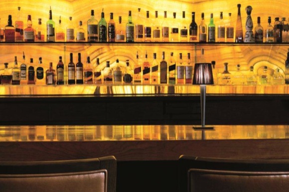 The bar features an onyx dividety.