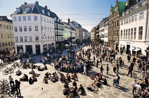 Strøget leaking into Amager Square.