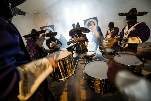 The itchy-O Marching Band is a dynamic enclave of Denver musicians and performers.