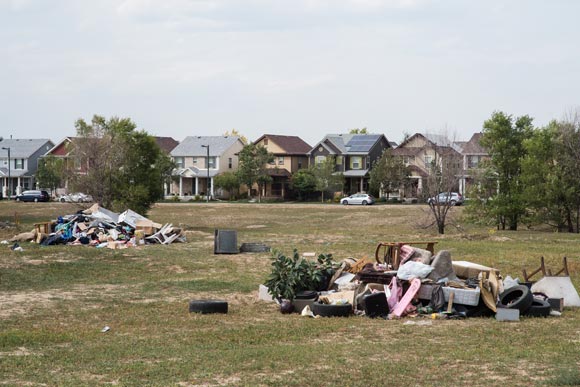 The unkempt parkway between  East 26th and East 25th avenues is the Denver-Aurora border.