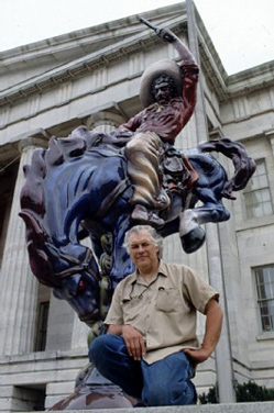 Luis Jiménez at the Smithsonian with his "Vaquero."